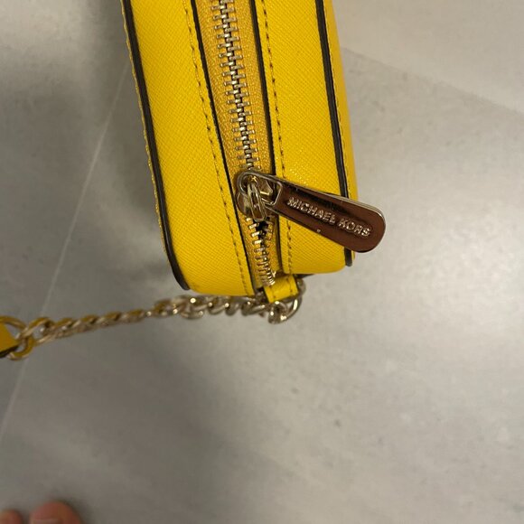 Michael Kors Sunflower Yellow Jet Set Travel East West Leather Crossbody - Picture 6 of 9